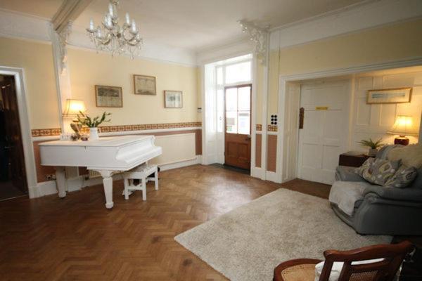 Leahurst Bed And Breakfast Tywyn Bagian luar foto