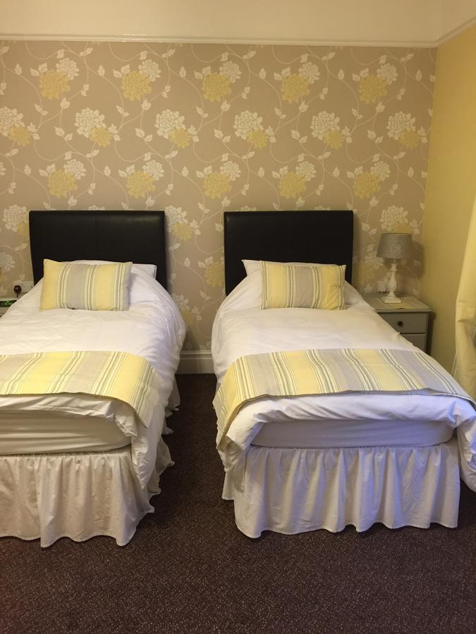 Leahurst Bed And Breakfast Tywyn Bagian luar foto